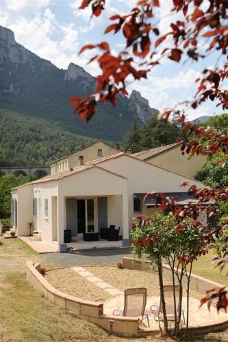 Private riverside villa with breathtaking views - Accommodation - Axat