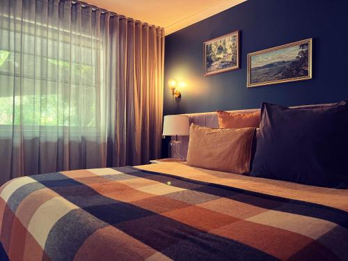 Westwood Lodge Apartments - Bright