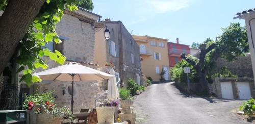 Studio tout confort dans maison de caractère - Location saisonnière - La Bastide