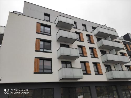 Pileckiego Apartment I by JumpInHere in Чоснув