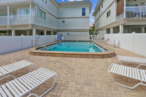 Gulfside Villas 6 NEW beachfront Townhome - image 7