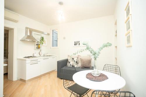 One-Bedroom Apartment image 5