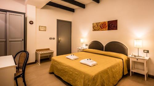 2 twin beds