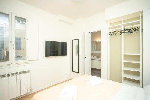 One-Bedroom Apartment image 8