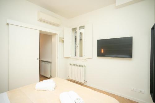 One-Bedroom Apartment image 10
