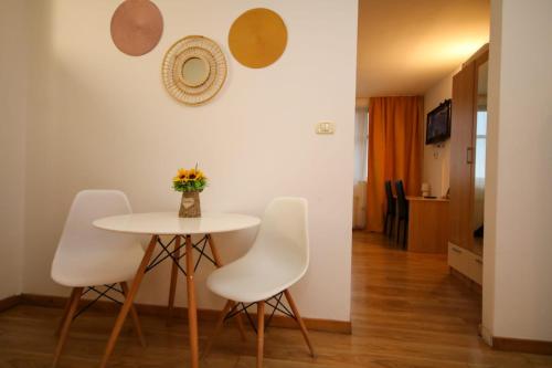 Studio Apartment image 2