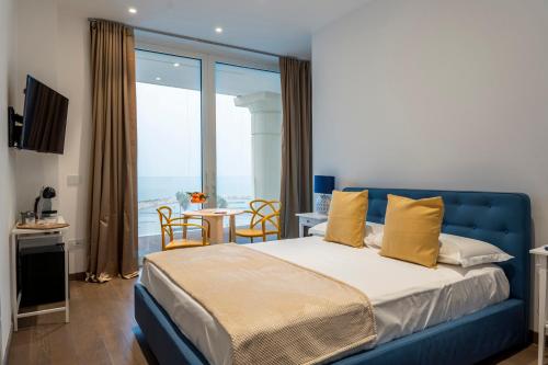 Deluxe Double Room with Balcony and Sea View