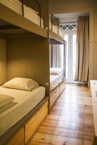 Bed in 4-Bed Mixed Dormitory Room with Shared Bathroom image 7