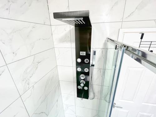 *Sleeps 9* Modern, 4 Bed House, Birmingham, Birmingham (photo 6)