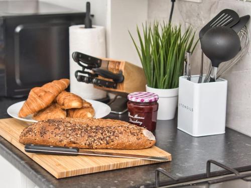 *Sleeps 9* Modern, 4 Bed House, Birmingham, Birmingham (photo 10)