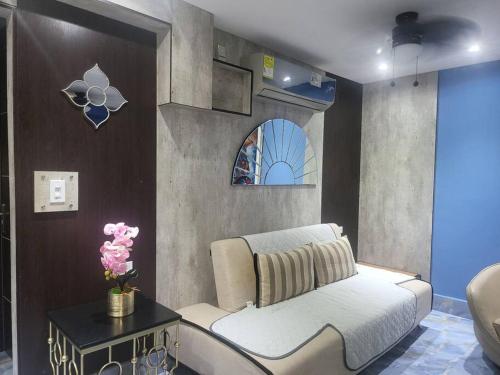 One-Bedroom Apartment image 8