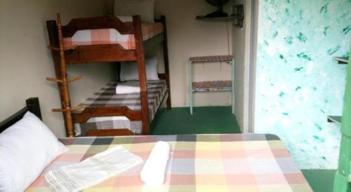 1 double bed, 1 twin bed