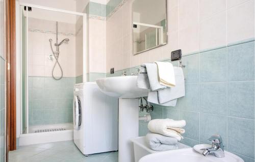 Bathroom, Casa dellOrchidea in Moneglia