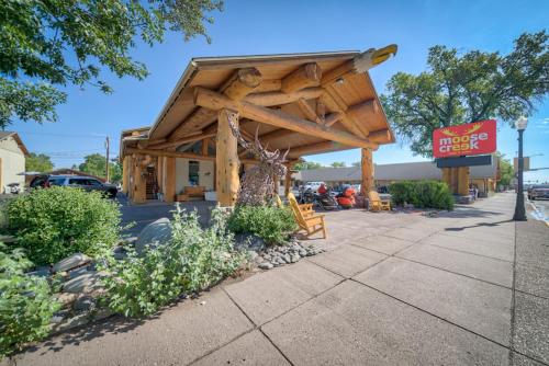 外部景觀, Moose Creek Lodge & Suites in 科迪
