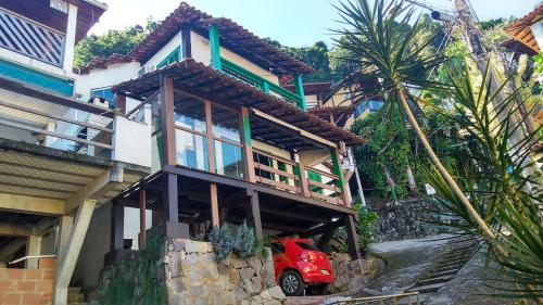 Excelente casa em Angra dos Reis condomínio com praia e piscina.