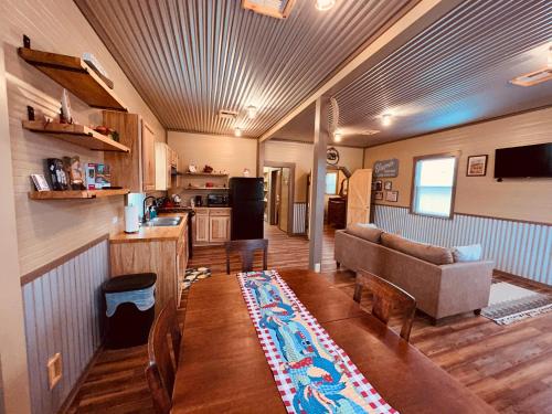 Texas Blue Apple Cottage in Medina, USA