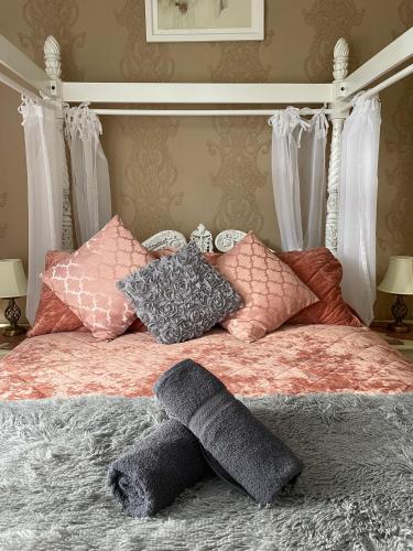 Ruapehu's 5-Star OLD POST OFFICE - 1-4 Bdr West Wing in โอว์ฮังโก