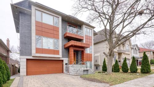 Toronto Modern House guest room