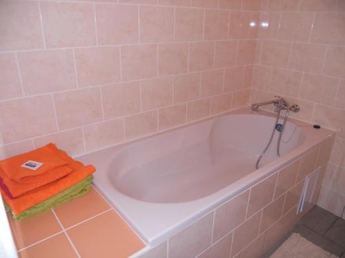 Baño, Ruta 80 Hostel in Brno