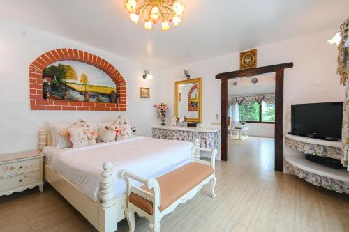 Villa with Garden View