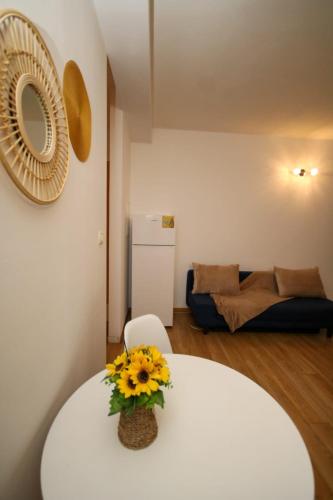 Studio Apartment image 7