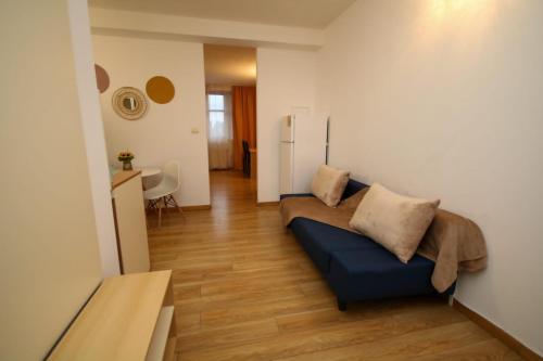 Studio Apartment image 8