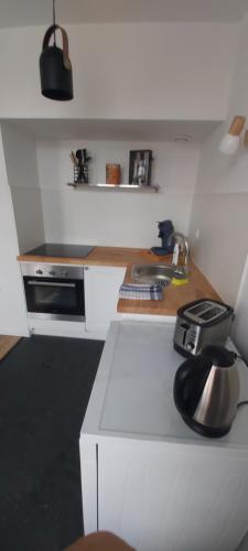 Cocina, Entre les places, spacieux, calme, idéalement situé parking gratuit (Entre les places, spacieux, calme, idealement situe parking gratuit) in City Center