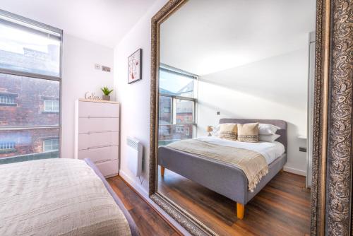 City Centre Gem Free Parking Private Balcony 2Bed, Liverpool (photo 7)