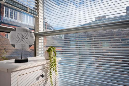 City Centre Gem Free Parking Private Balcony 2Bed, Liverpool (photo 9)