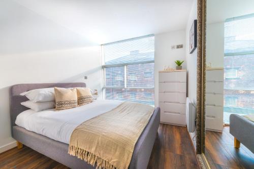 City Centre Gem Free Parking Private Balcony 2Bed, Liverpool (photo 2)