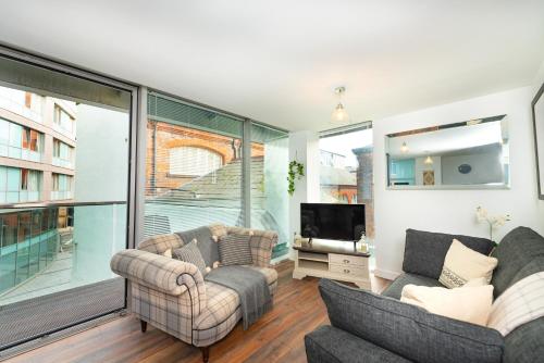 City Centre Gem Free Parking Private Balcony 2Bed, Ливерпуль