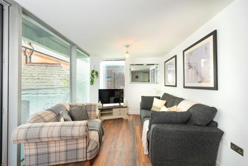 City Centre Gem Free Parking Private Balcony 2Bed, Liverpool (photo 6)