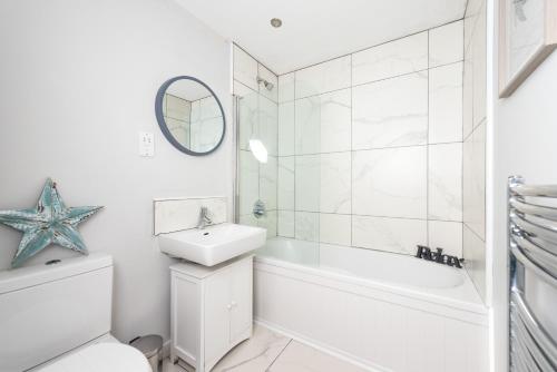 City Centre Gem Free Parking Private Balcony 2Bed, Liverpool (photo 4)