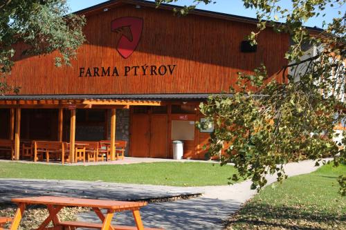 Farma Ptýrov