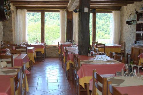 Restaurant, Hostal de la Rovira in Montagut i Oix