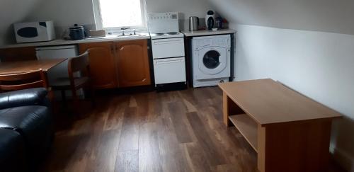 1 Bed Flat - Sleeps 4 - Garden - Parking - Wifi, Inverness (foto 3)