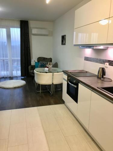 Kitchen, Krisztina Apartman Duna Garden in Dunakeszi