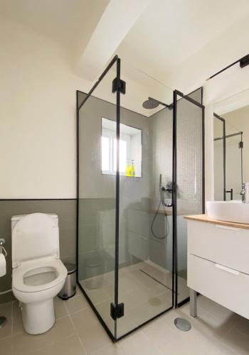 2BR Hayarkon Beach Front Holiday Suit - image 11