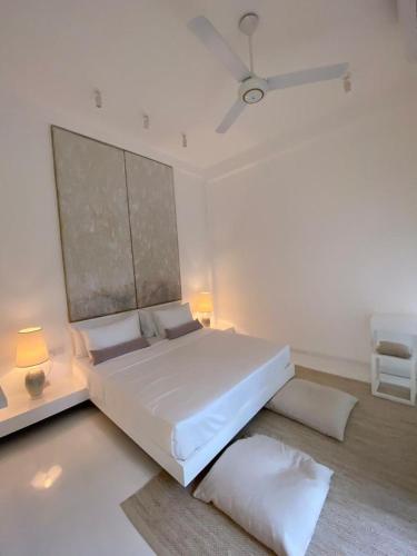 Deluxe Double Room with Balcony image 10