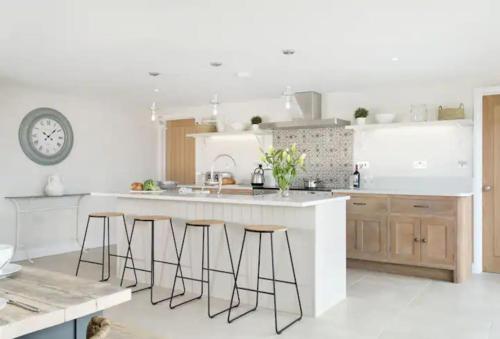 Konyha, Stone Barn, contemporary barn conversion in Pilley