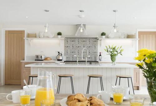 Létesítmények, Stone Barn, contemporary barn conversion in Pilley