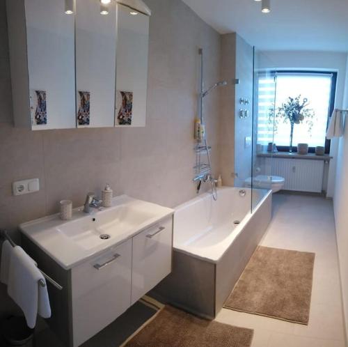 Wohnung direkt am Tegernsee mit XL-Terrasse in 特格爾恩湖畔格蒙德