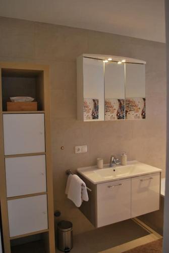 Wohnung direkt am Tegernsee mit XL-Terrasse in 特格爾恩湖畔格蒙德