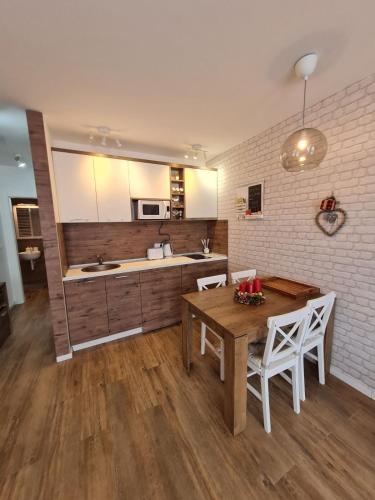 One-Bedroom Apartment image 9
