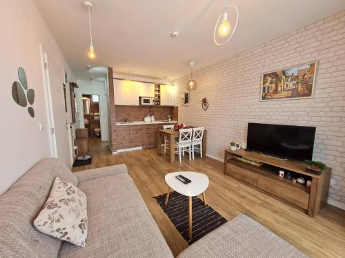 One-Bedroom Apartment image 5