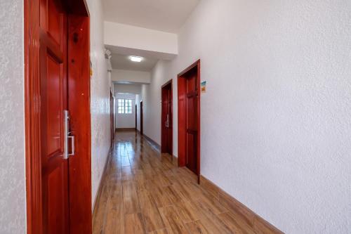 Exterior view, Voyager Sun & Reef Hotel in San Pedro