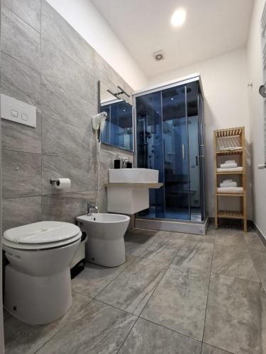 Re Carlo Rooms - image 2