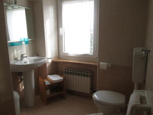 Double or Twin Room image 6