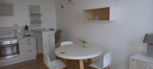 Apartment 5 image 3