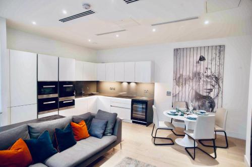 Thames riverside apartment in London
